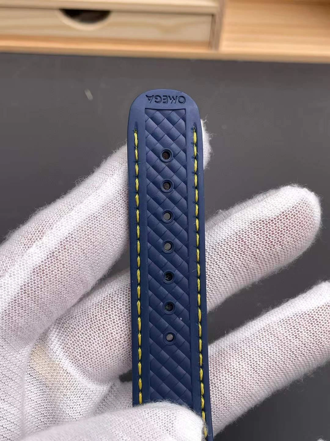 Bold CBD Factory Omega Seamaster Aqua Terra 150M 41mm Blue Dial Smooth Bezel Yellow Seconds Hand (220.12.41.21.03.009) 1:1 Super Clone – Dandong 8900 Movement 244